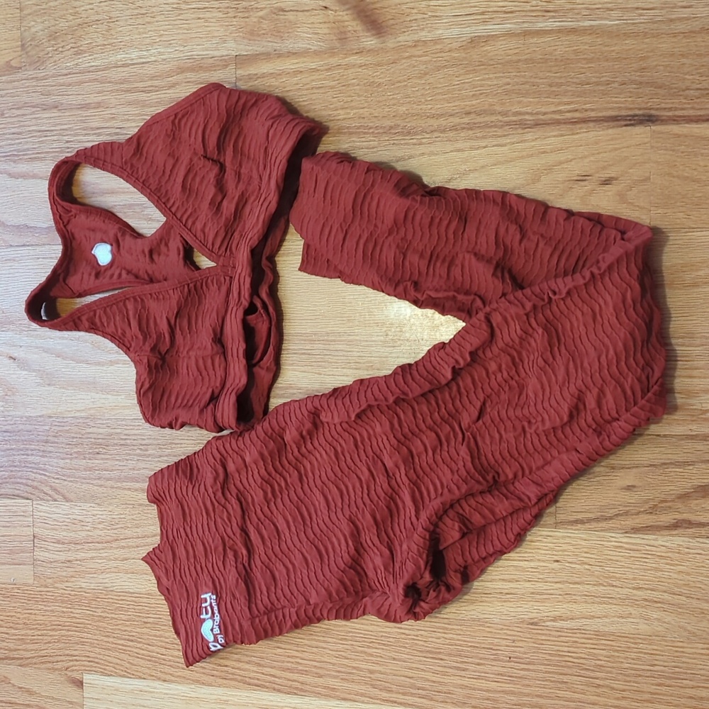 Booty By Brabants reddish orange set leggings sports bra